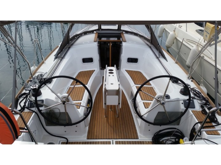 Sun Odyssey 349 - External image