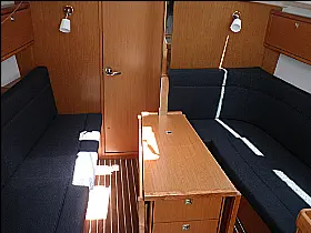 Bavaria Cruiser 34 - Interior image