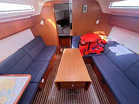 Bavaria Cruiser 37 - Interior image