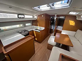 Sun Odyssey 440 - Interior image